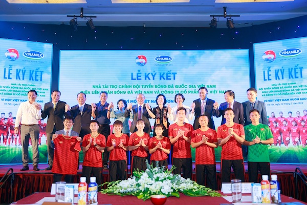 Vinamilk[-]tài[-]trợ[-]cho[-]Đội[-]tuyển[-]Bóng[-]đá[-]quốc[-]gia[-]Việt[-]Nam